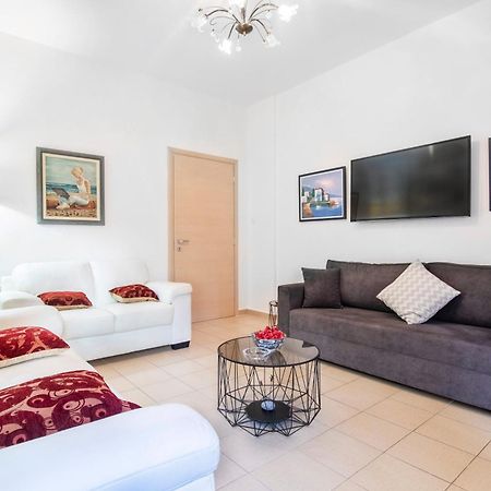 Local Apt Near City Lights 1 Apartment Heraklion  ภายนอก รูปภาพ