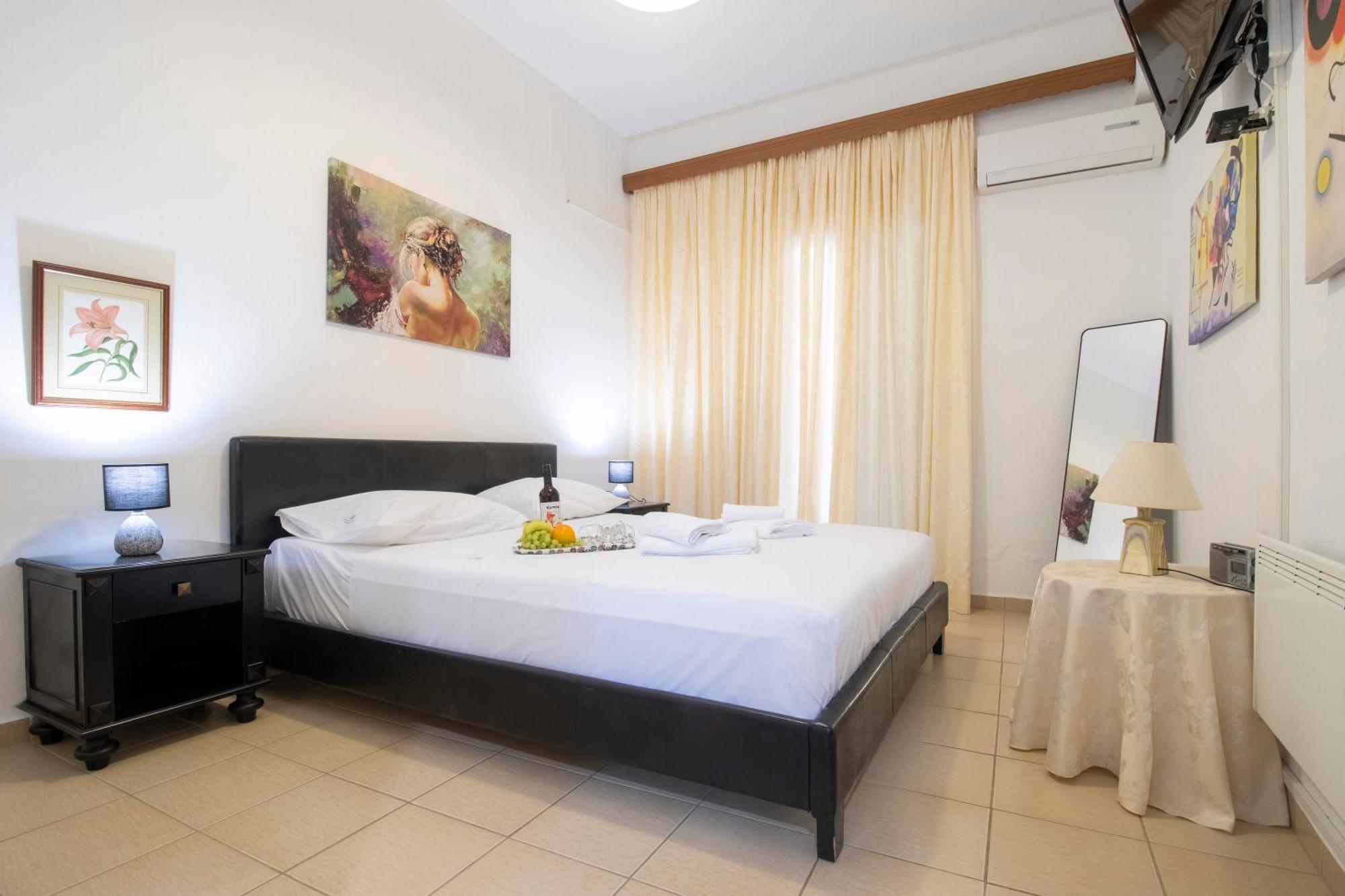 Local Apt Near City Lights 1 Apartment Heraklion  ภายนอก รูปภาพ