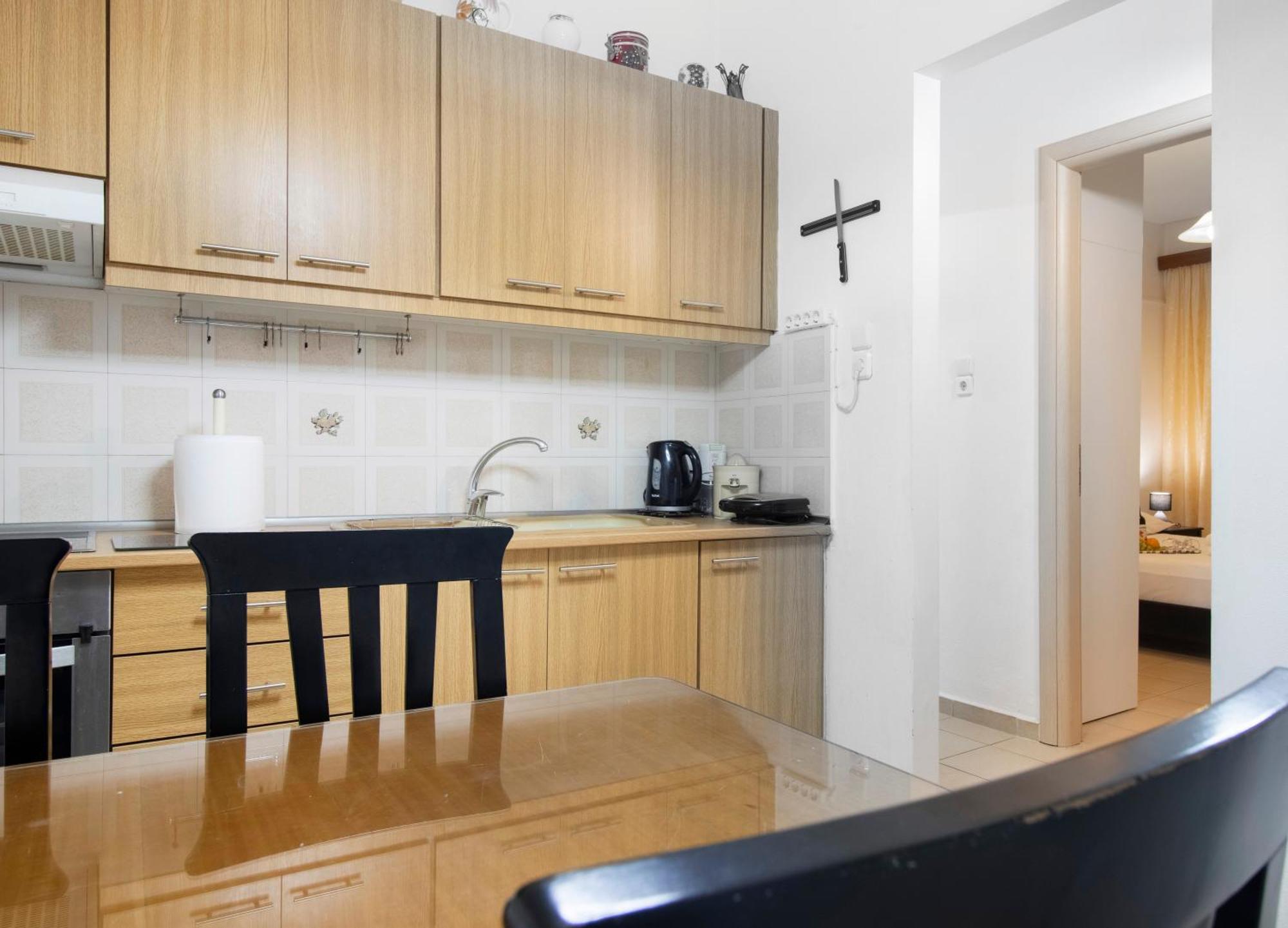 Local Apt Near City Lights 1 Apartment Heraklion  ภายนอก รูปภาพ